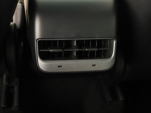 Used 2021 Tesla Model Y Long Range AWD/4WD image 18