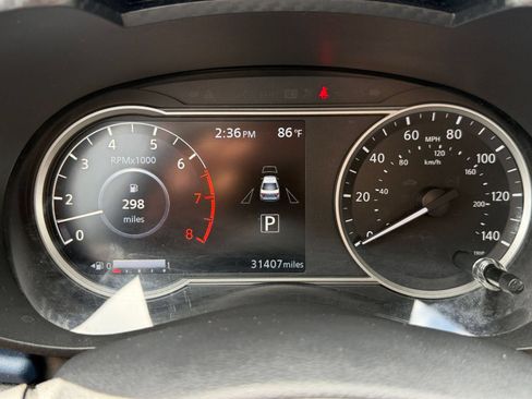 Used 2025 Nissan Versa SV w/ Trunk Package FWD image 34