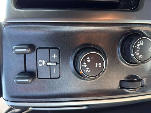 Used 2015 Chevrolet Silverado 2500 LT AWD/4WD image 12