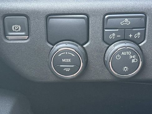 Used 2025 Chevrolet Silverado 1500 LT image 24