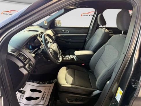 Used 2019 Ford Explorer XLT AWD/4WD image 13