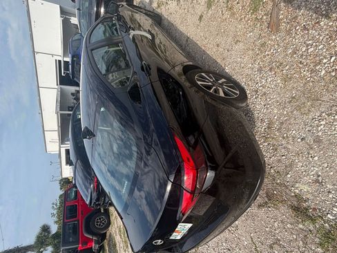 Used 2025 Nissan Versa SV FWD image 8