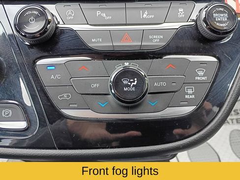 Used 2025 Chrysler Pacifica Select FWD image 15
