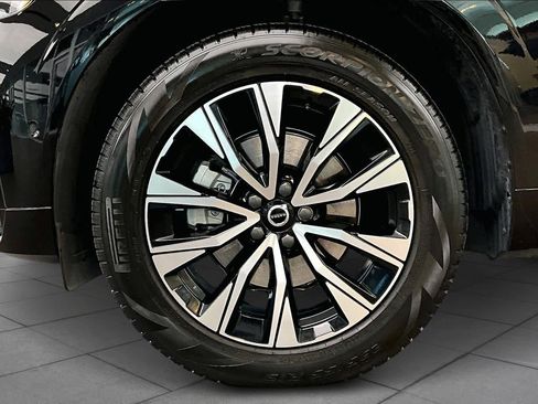 Used 2024 Volvo XC60 B5 Plus w/ Protection Package Premier image 10