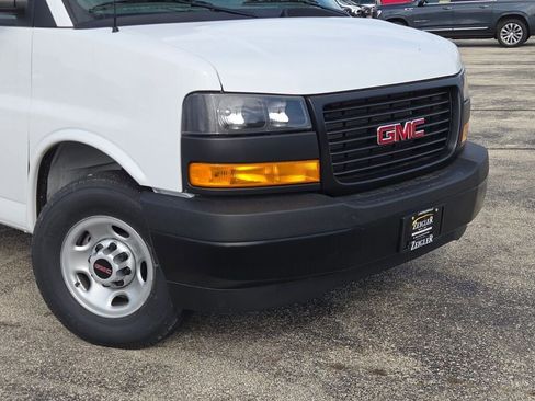 New 2026 GMC Savana 2500 RWD image 2
