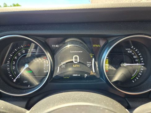 Used 2023 Jeep Wrangler Unlimited Sahara w/ Cold Weather Group AWD/4WD image 19
