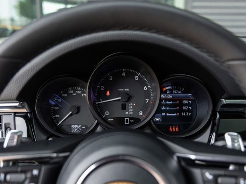 Certified 2026 Porsche Macan AWD/4WD image 28