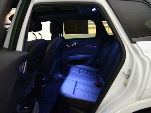 Used 2023 Audi Q4 e-tron Premium Plus w/ Premium Plus image 11