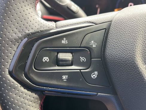 Used 2024 Chevrolet Trax RS w/ Sunroof Package FWD image 30