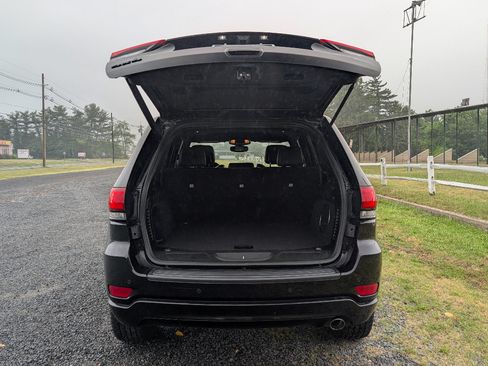 Used 2019 Jeep Grand Cherokee Altitude AWD/4WD image 7