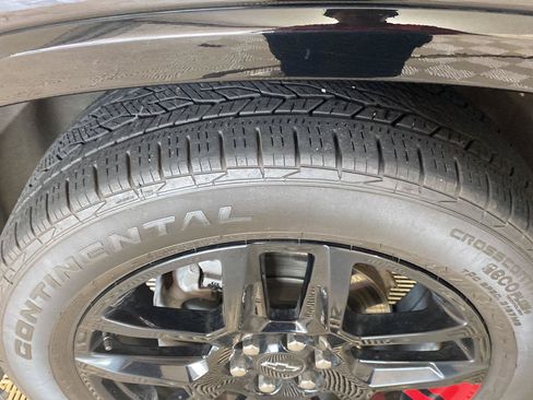 Used 2023 Chevrolet Traverse Premier w/ Redline Edition AWD/4WD image 3