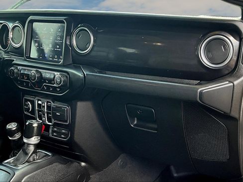 Used 2020 Jeep Wrangler Unlimited Sahara image 18