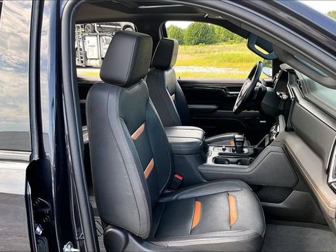 Used 2023 GMC Sierra 1500 AT4 w/ Technology Package AWD/4WD image 30