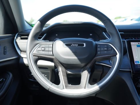 Used 2023 Jeep Grand Cherokee L Limited w/ Luxury Tech Group II AWD/4WD image 18