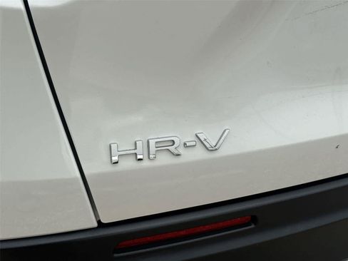 Used 2024 Honda HR-V Sport image 11
