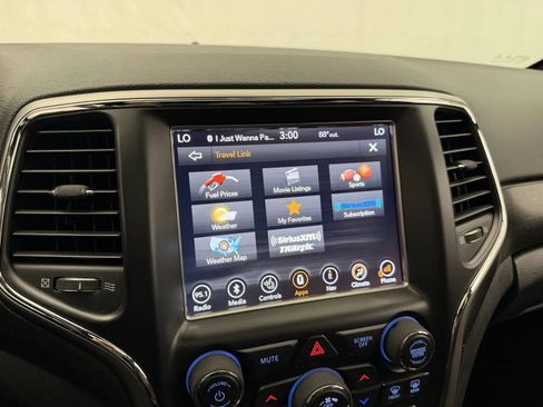Used 2018 Jeep Grand Cherokee Altitude AWD/4WD image 20