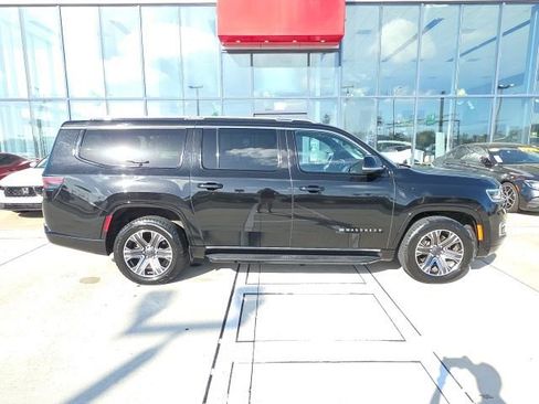 Used 2024 Jeep Wagoneer L Series II w/ Flexible Seating Group image 3