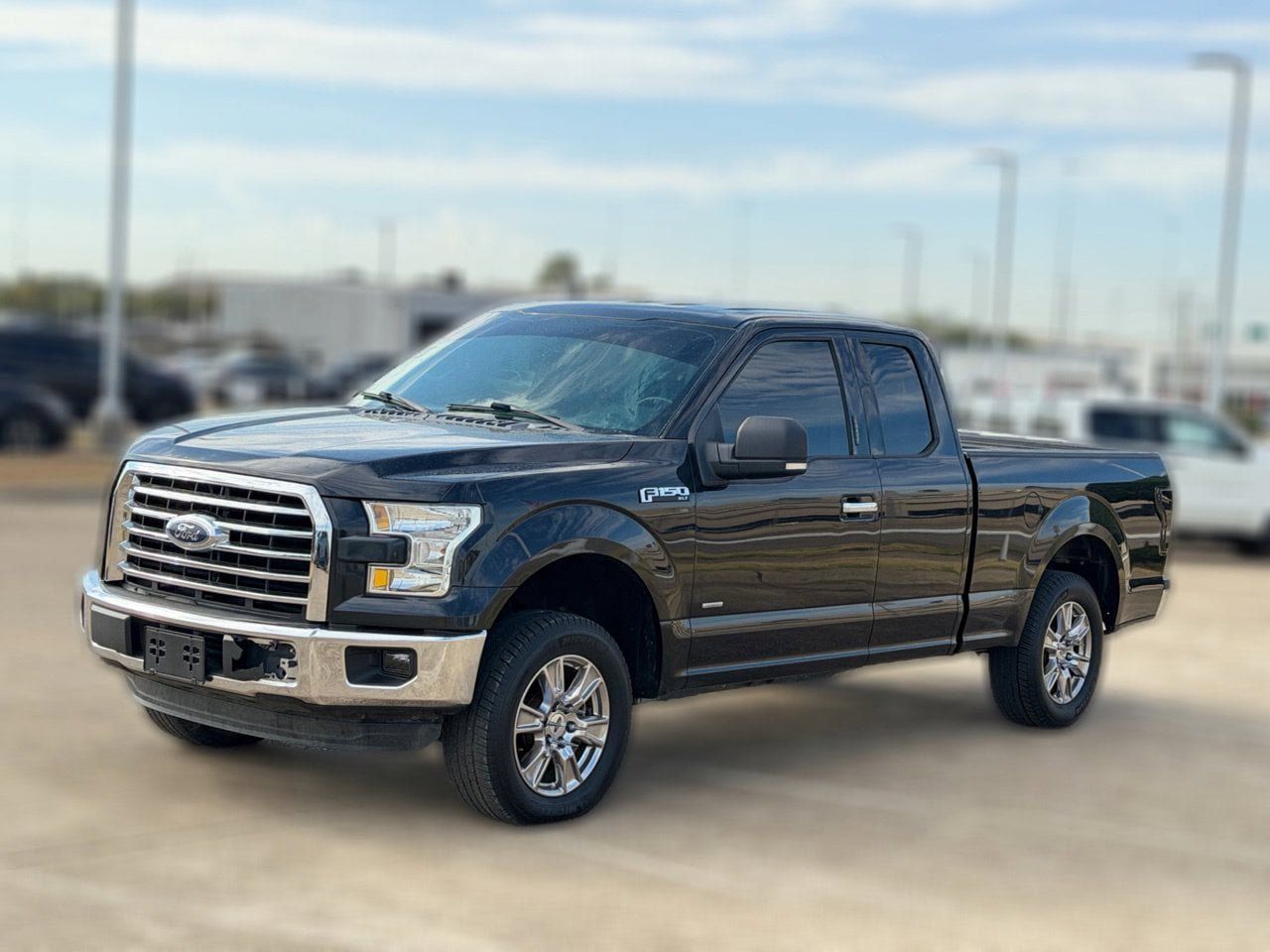 Used 2015 Ford F150 XLT w/ Equipment Group 301A Mid RWD image 2