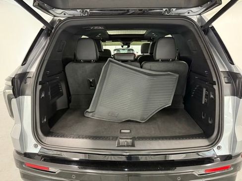 Used 2024 Chevrolet Traverse RS image 9