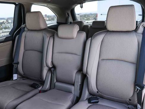 Used 2023 Honda Odyssey EX image 16