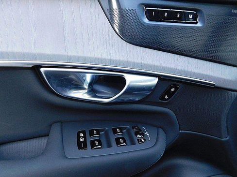 New 2026 Volvo XC90 T8 Ultra w/ Protection Package Premier AWD/4WD image 15