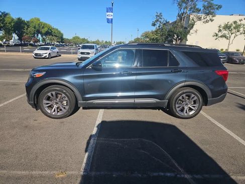 Used 2023 Ford Explorer XLT w/ Equipment Group 202A RWD image 4