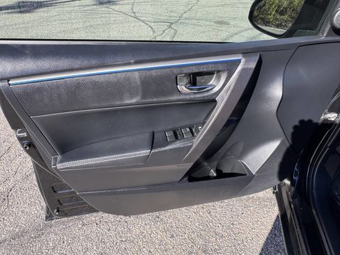 Used 2015 Toyota Corolla LE image 9