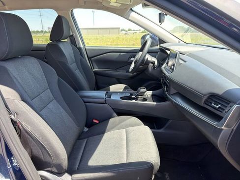 Used 2024 Nissan Rogue SV FWD image 14