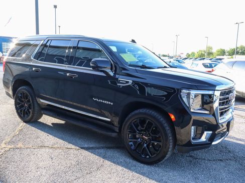 Used 2022 GMC Yukon SLT w/ SLT Luxury Package AWD/4WD image 3