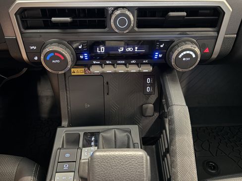 Certified 2025 Toyota 4Runner TRD Off-Road Premium AWD/4WD image 17