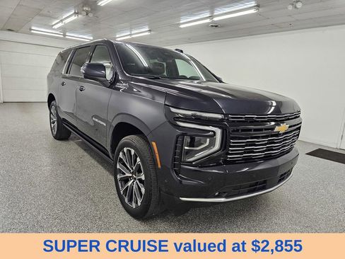 Used 2025 Chevrolet Suburban High Country AWD/4WD image 3
