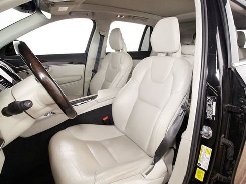 Used 2016 Volvo XC90 T6 Momentum w/ Momentum Plus Package AWD/4WD image 19