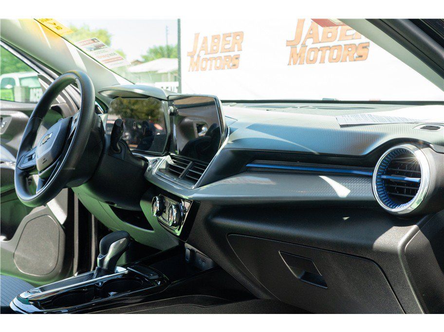 Used 2024 Chevrolet Trax LT FWD image 36
