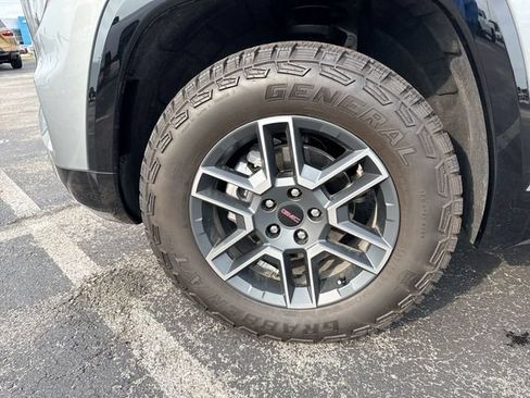 Used 2026 GMC Terrain AT4 w/ Technology Package II AWD/4WD image 10
