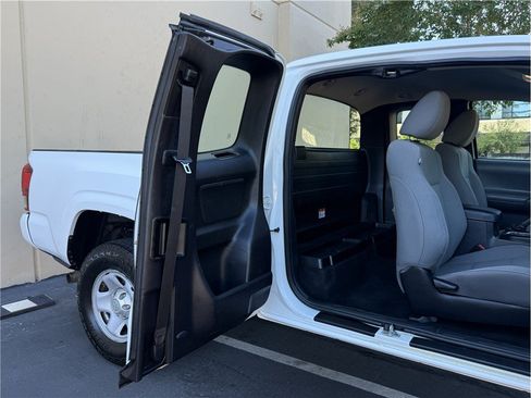 Used 2018 Toyota Tacoma SR RWD image 22