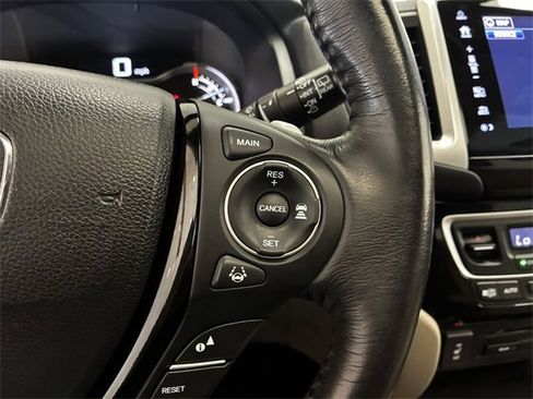 Used 2018 Honda Pilot Touring image 16