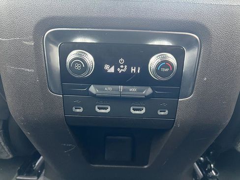 Used 2021 GMC Yukon XL SLT w/ Rear Media and Nav Package image 27