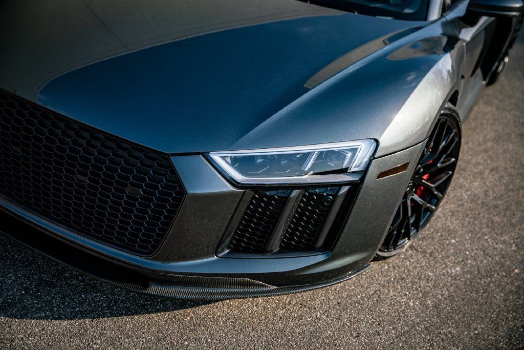 Used 2017 Audi R8 V10 w/ Carbon Exterior Package AWD/4WD image 4