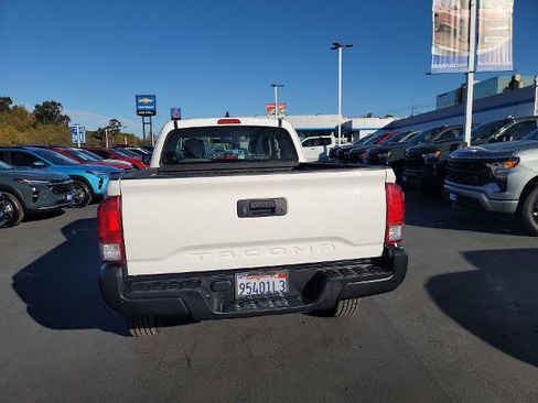 Used 2016 Toyota Tacoma SR image 7