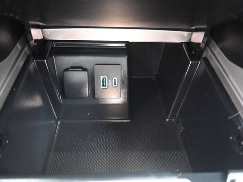 Used 2020 Ford Explorer XLT RWD image 18