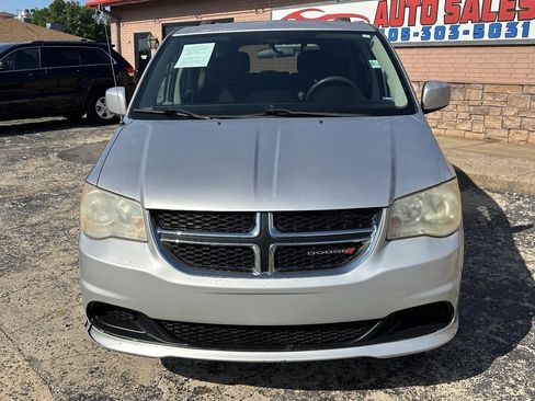 Used 2012 Dodge Grand Caravan SXT FWD image 3