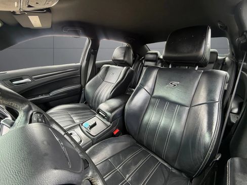 Used 2016 Chrysler 300 S RWD image 37