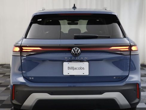 Used 2025 Volkswagen Tiguan SE w/ Panoramic Sunroof Package AWD/4WD image 15