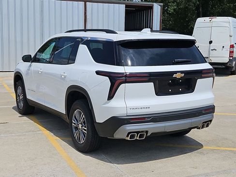 Used 2026 Chevrolet Traverse LT FWD image 7
