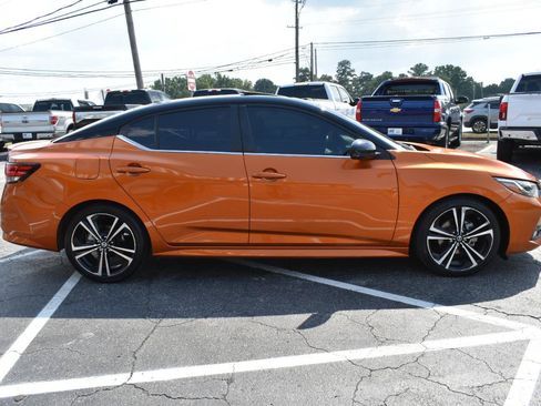 Used 2022 Nissan Sentra SR w/ SR Premium Package FWD image 4