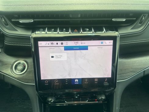 Used 2023 Jeep Grand Cherokee Limited image 23