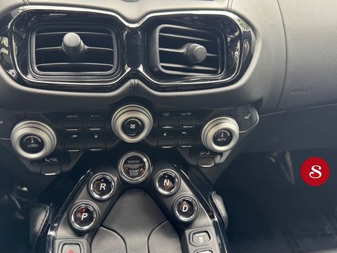 Used 2019 Aston Martin V8 Vantage Coupe image 15