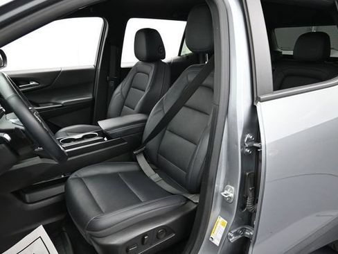 Used 2025 Chevrolet Equinox LT w/ Convenience Package II FWD image 7