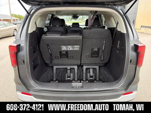 Used 2025 Kia Carnival FWD image 22
