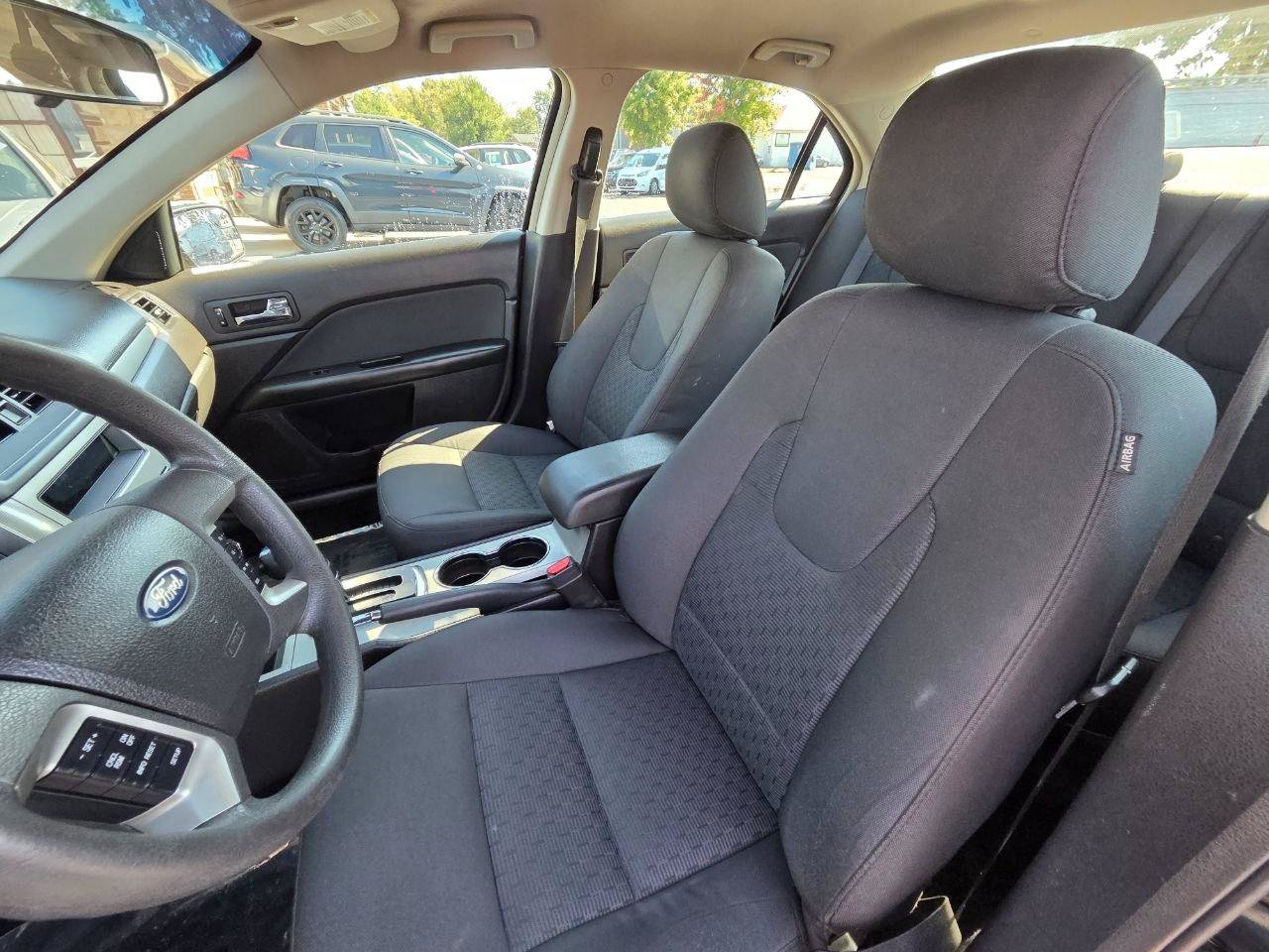 Used 2011 Ford Fusion SE FWD image 13